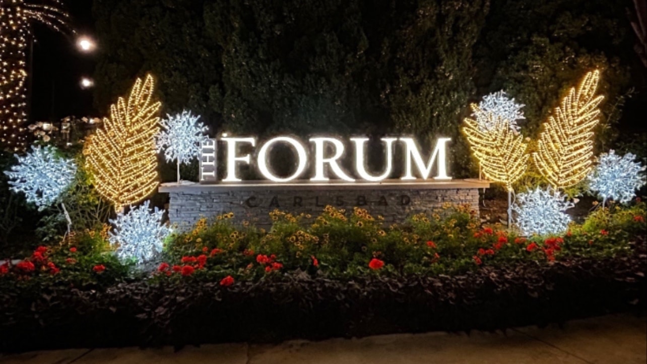 Commercial event lighting with string lights